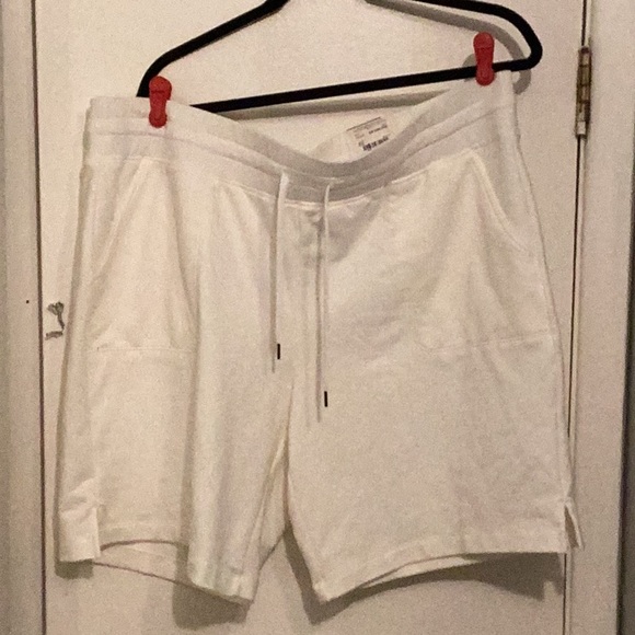 St. John's Bay White Bermuda Shorts Elastic Waist - Picture 3 of 13